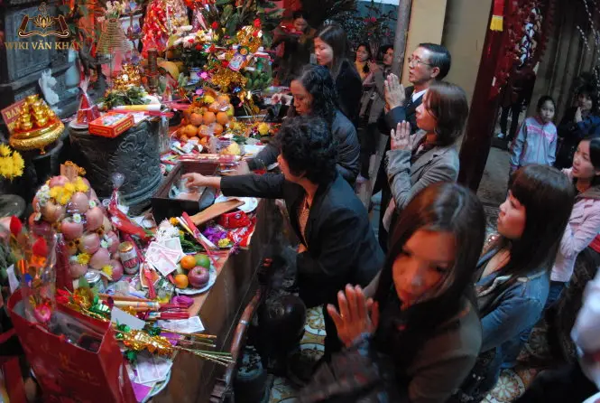 tập tục c&uacute;ng giao thừa tại ch&ugrave;a