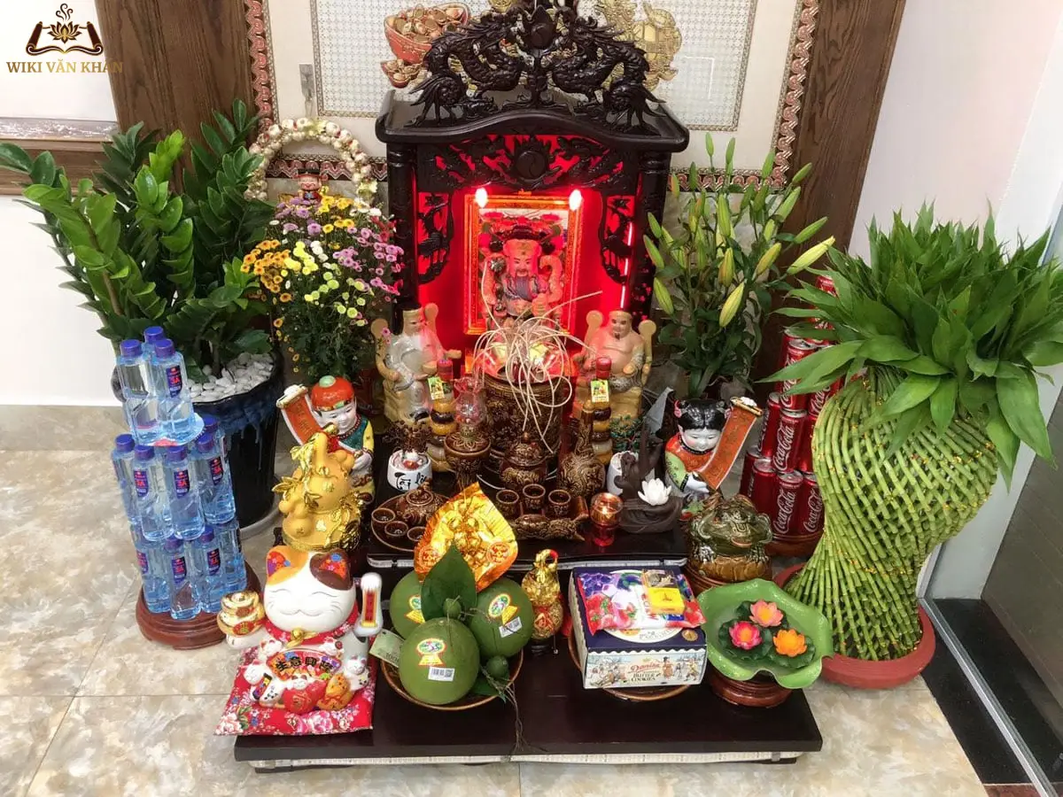 Lễ c&uacute;ng v&agrave;o ng&agrave;y Mồng Một (lễ S&oacute;c) v&agrave; lễ c&uacute;ng v&agrave;o chiều tối ng&agrave;y Rằm (lễ Vọng) thường l&agrave; lễ chay: